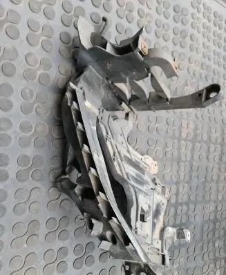 Audi A4 S4 B8 8K Headlight/headlamp mounting bracket 8K0805607L 2002837