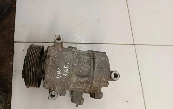 Volkswagen Golf VI Air conditioning (A/C) compressor (pump) 052435032B4 5N0820 R134A17