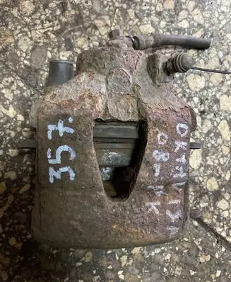 Skoda Octavia Mk2 (1Z) Front brake caliper