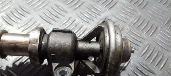 Mercedes-Benz C W202 EGR valve 002140060 96T246