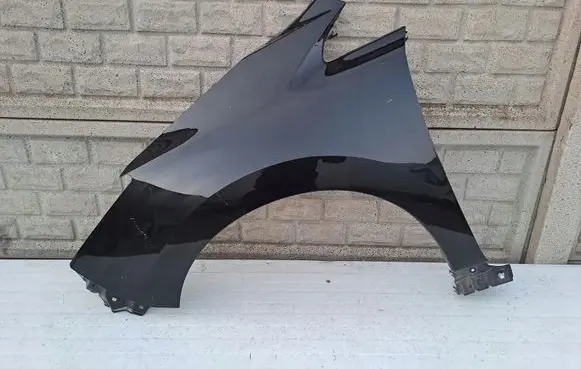 Nissan Leaf II (ZE1) Fender