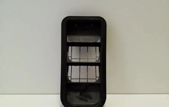 Quarter panel pressure vent