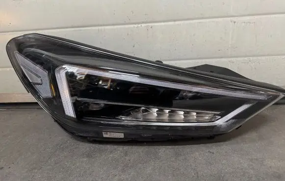Hyundai Tucson TL Headlight/headlamp 92102D7700