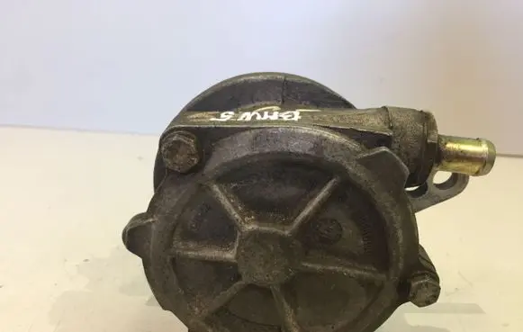 BMW 5 E39 Vacuum pump 2246126 9611885