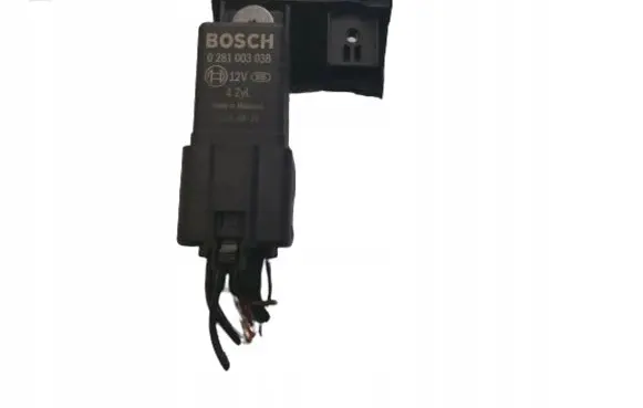 Volkswagen Touran II Glow plug pre-heat relay 038907281D