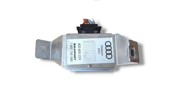 Audi A2 Sound amplifier 7607792080 8Z0035223