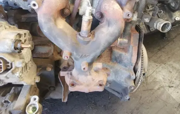 Nissan Almera Exhaust manifold