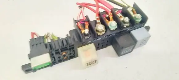Volkswagen Golf IV Fuse box set 8L0941822 896081002