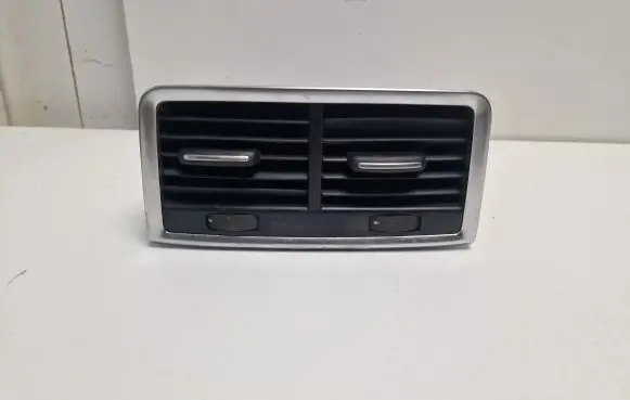 Rear air vent grill