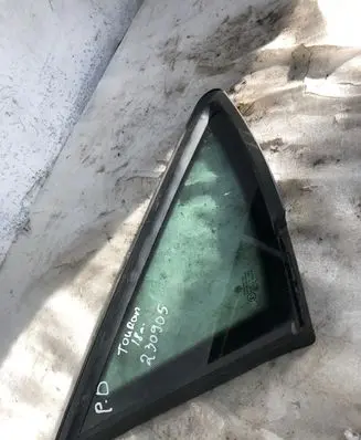 Volkswagen Touran III Front door vent window glass four-door 43r011582