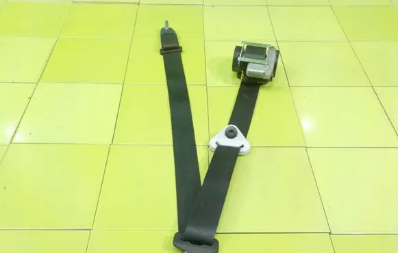 Peugeot 208 I Front seatbelt PRZOD 18AB7