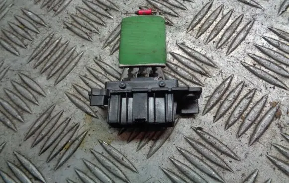 Opel Corsa D Heater blower fan relay 