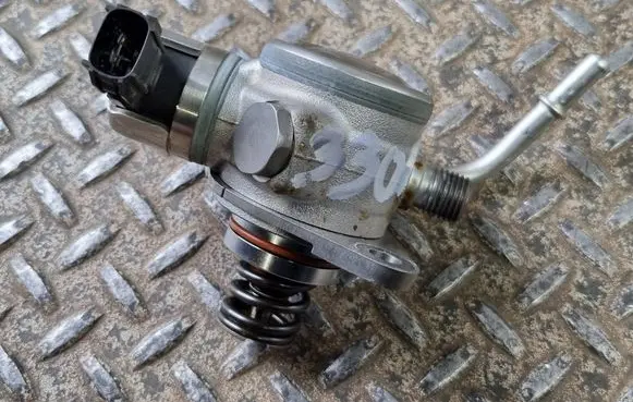 Volvo XC60 Fuel injection high pressure pump 31437903