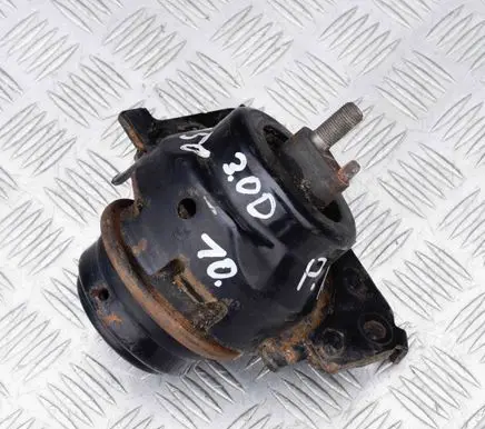 Toyota Land Cruiser (BJ70) Engine mount bracket