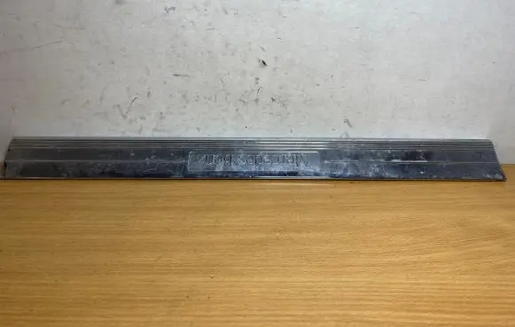 Mercedes-Benz CLS C219 Front sill trim cover A2196800235 C3862