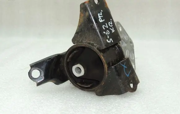 Suzuki SX4 S-Cross Engine mounting bracket 1162062M00