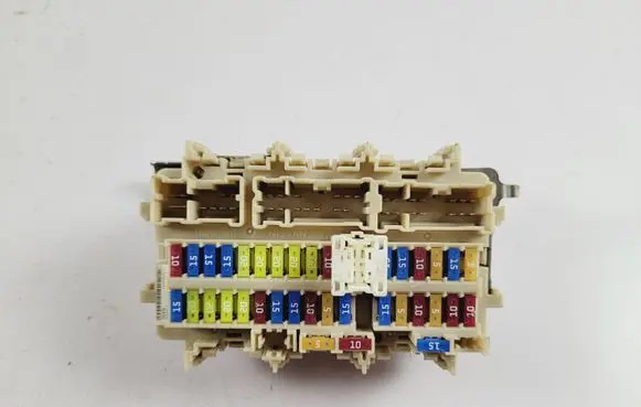 Nissan Pathfinder R52 Fuse module 9NA0B C59306A06