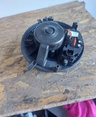 Volkswagen Golf VII Heater fan/blower 5Q1819021A