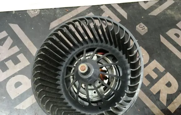 Ford Focus Heater fan/blower 1736007104