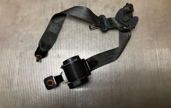 Rear seatbelt