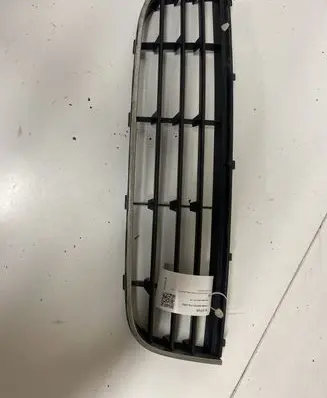 Volkswagen Jetta V Front bumper lower grill