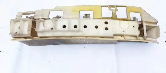 Front bumper mounting bracket