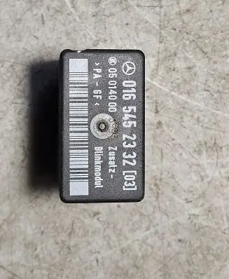 Mercedes-Benz Vito Viano W638 Coolant fan relay 0165452332