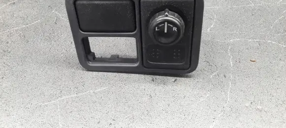 Nissan Almera N16 Fog light switch 68960-90J00