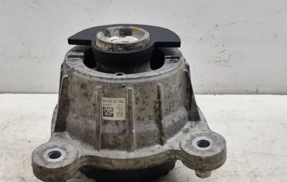 Mercedes-Benz Vito Viano W447 Engine mount bracket A4472411300 ZGS002 EB0549