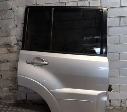 Mitsubishi Pajero Rear door 