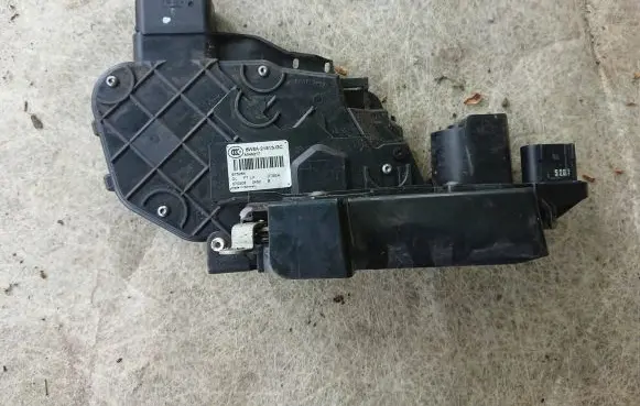 Jaguar XF X250 Front door lock 6W8A21813GC A048317