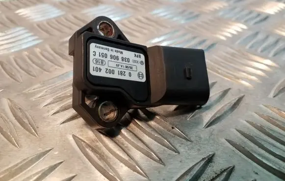Audi A4 S4 B8 8K Air pressure sensor 0281002401 038906051C