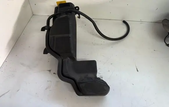 Dodge RAM 1500 DS Coolant expansion tank/reservoir 1002405AH
