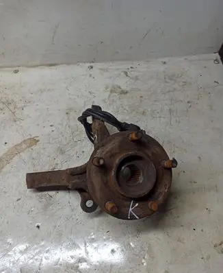 Nissan Almera Tino Front wheel hub
