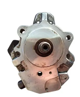 BMW X3 E83 Fuel injection high pressure pump 7798333 569907 0445010146