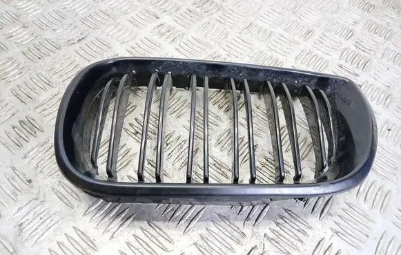 BMW 3 E46 Front bumper upper radiator grill