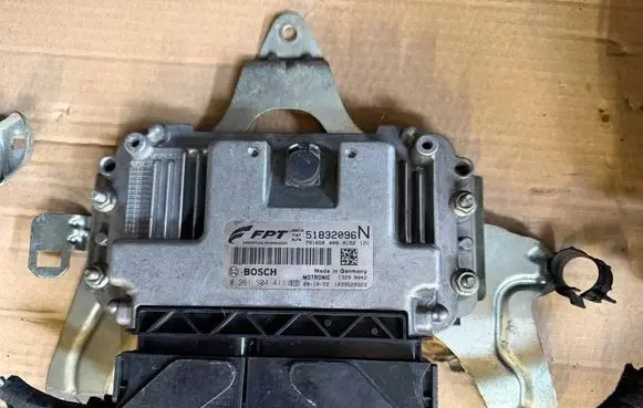 Lancia Delta III Engine control unit/module ECU 51832096 0261S04411