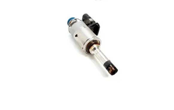 Volkswagen PASSAT B8 Fuel injector 0261500222