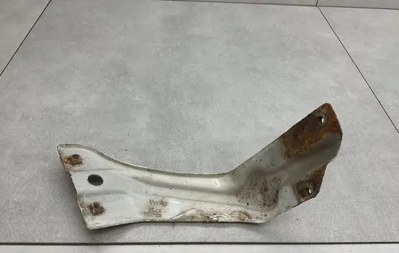 Volkswagen Scirocco Fender mounting bracket 1K8821136
