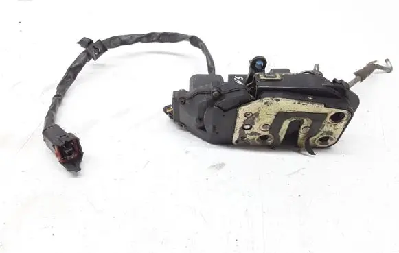 KIA Carens I Front door lock