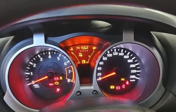 Speedometer (instrument cluster)