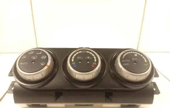 Nissan X-Trail T31 Climate control unit 27500JG700 C8223 A00000A7502000