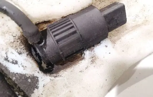 Nissan Qashqai Windscreen/windshield washer pump