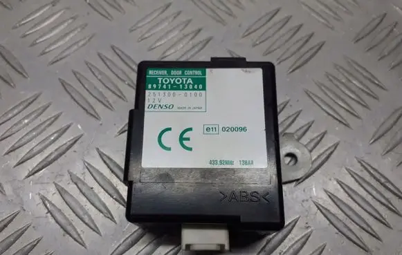 Toyota Corolla Verso E121 Door central lock control unit/module 8974113040