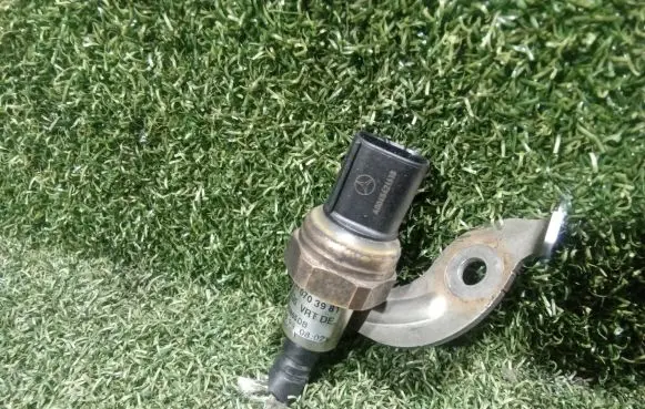 Fuel pressure sensor