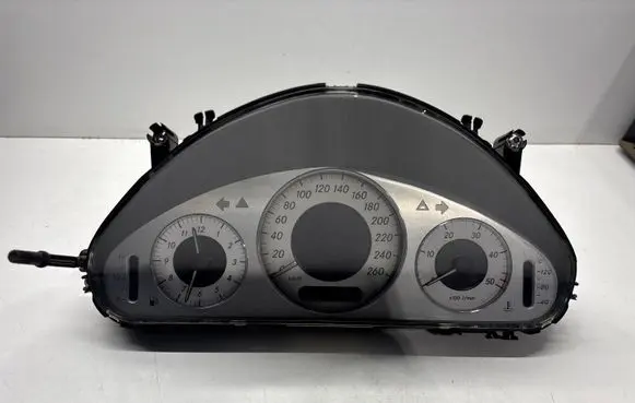 Mercedes-Benz E W211 Speedometer (instrument cluster) A2115405711