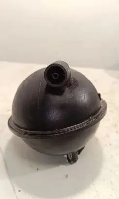 Vacuum air tank