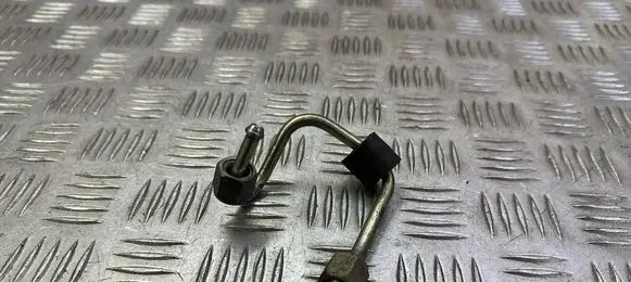 Skoda Rapid (NH) Fuel injector supply line/pipe 