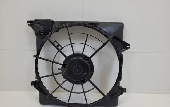 Hyundai Tucson TL Radiator cooling fan shroud