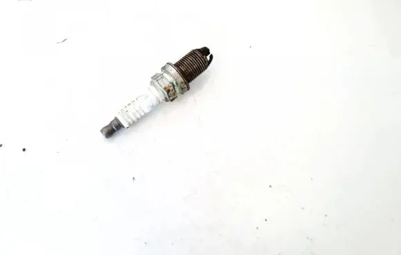 Volkswagen Golf IV Spark plug 